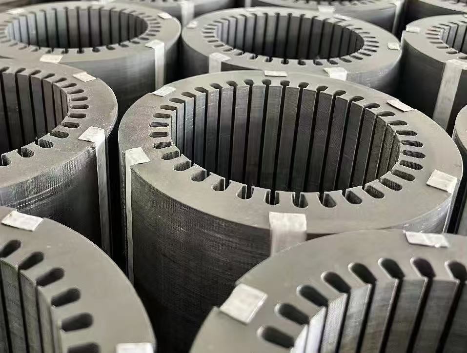 كيف يعمل المحرك الحثي؟